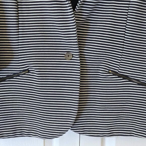 Reitmans Navy & White Striped Blazer | Size 18 | 3/4 Sleeve - Picture 4 of 8